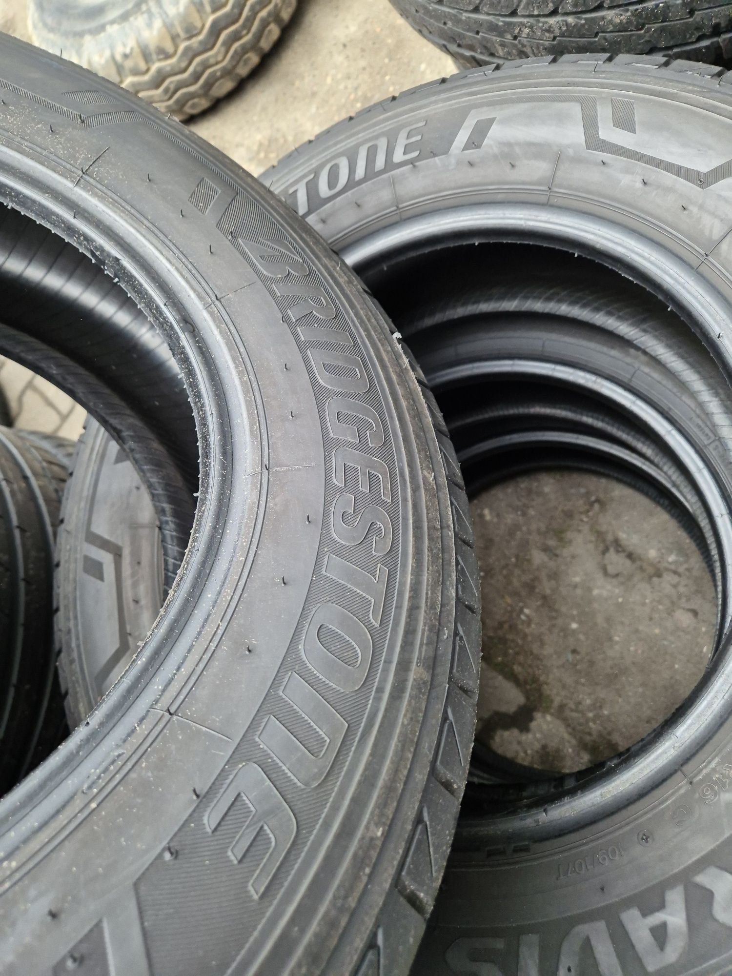 Para opon letnich Bridgestone 215 65r16 C bus