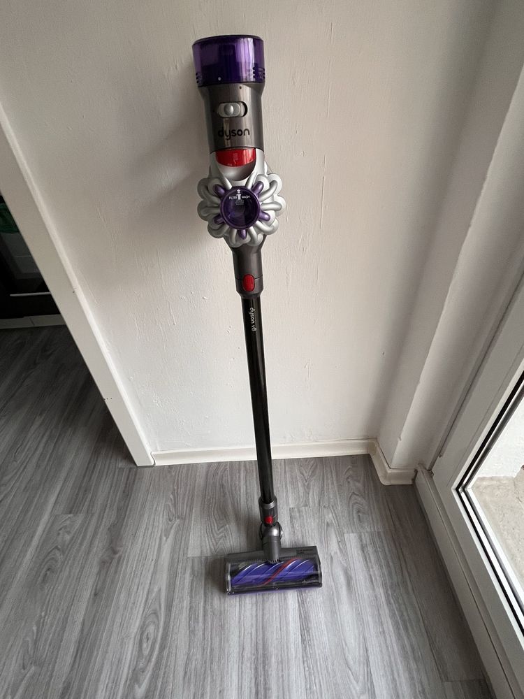 Пылесос Dyson V8