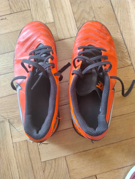 Turfy piłkarskie r. 38 Nike Tiempo