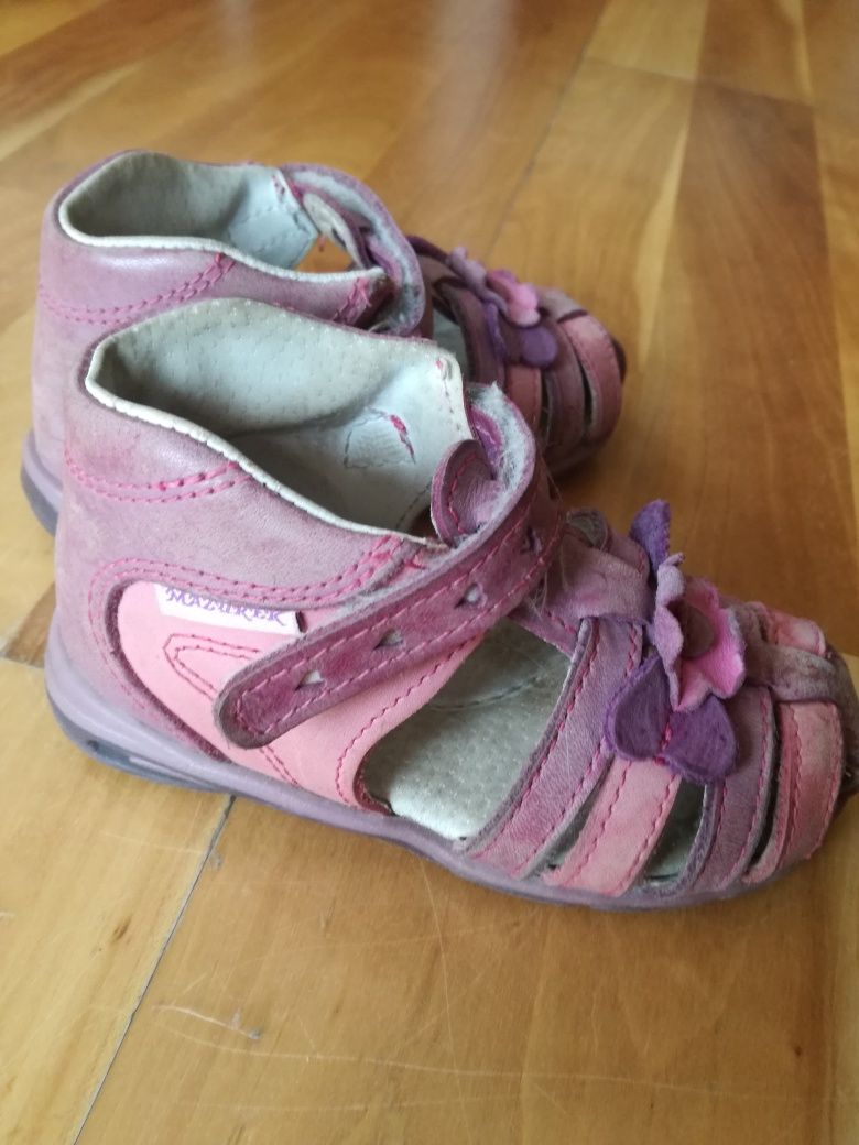 Różowe skórzane buty sandałki r. 22