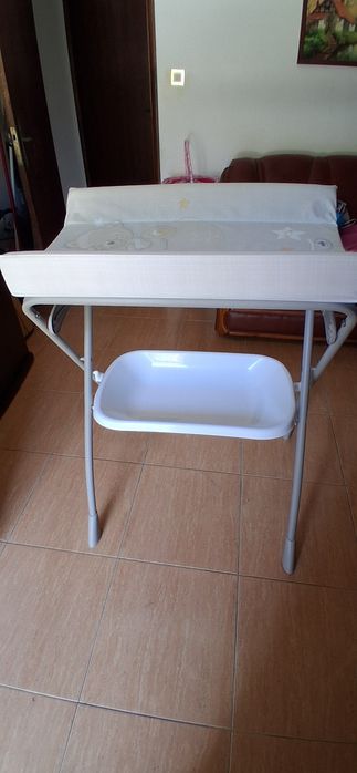 Vendo banheira com muda fraldas