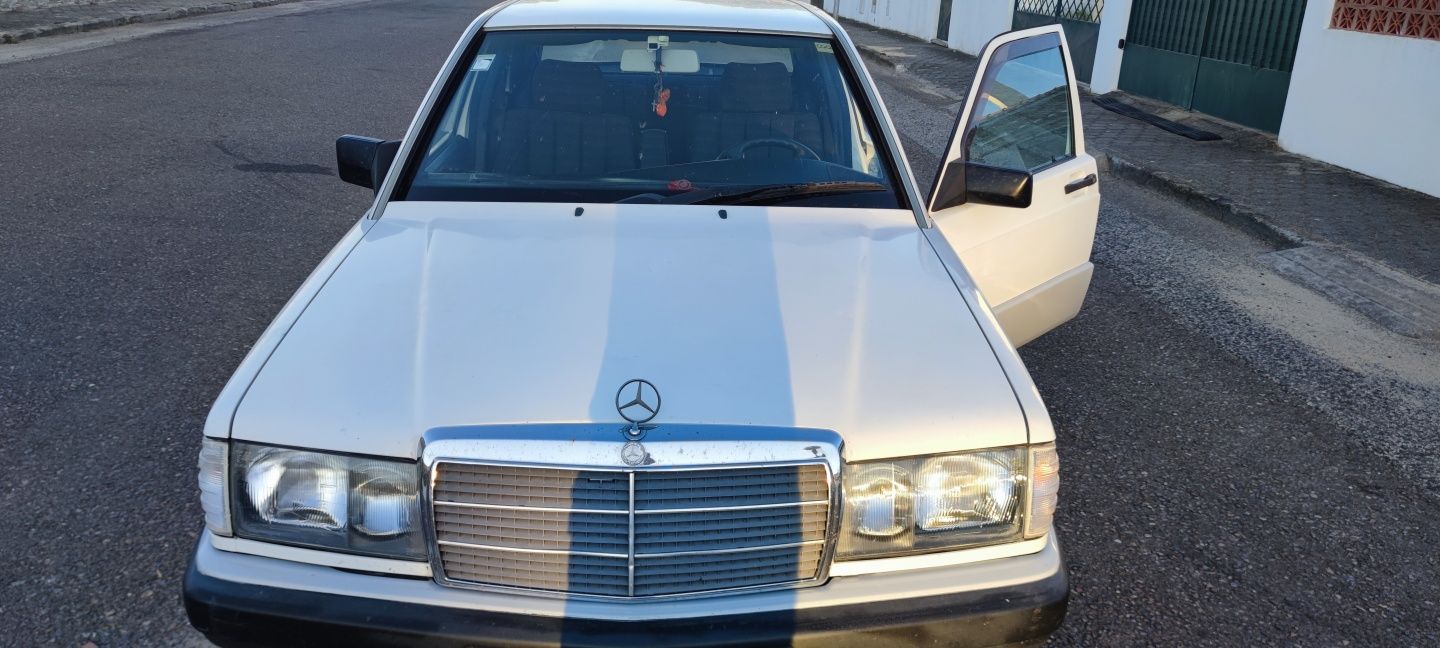 Mercedes- Benz 190D