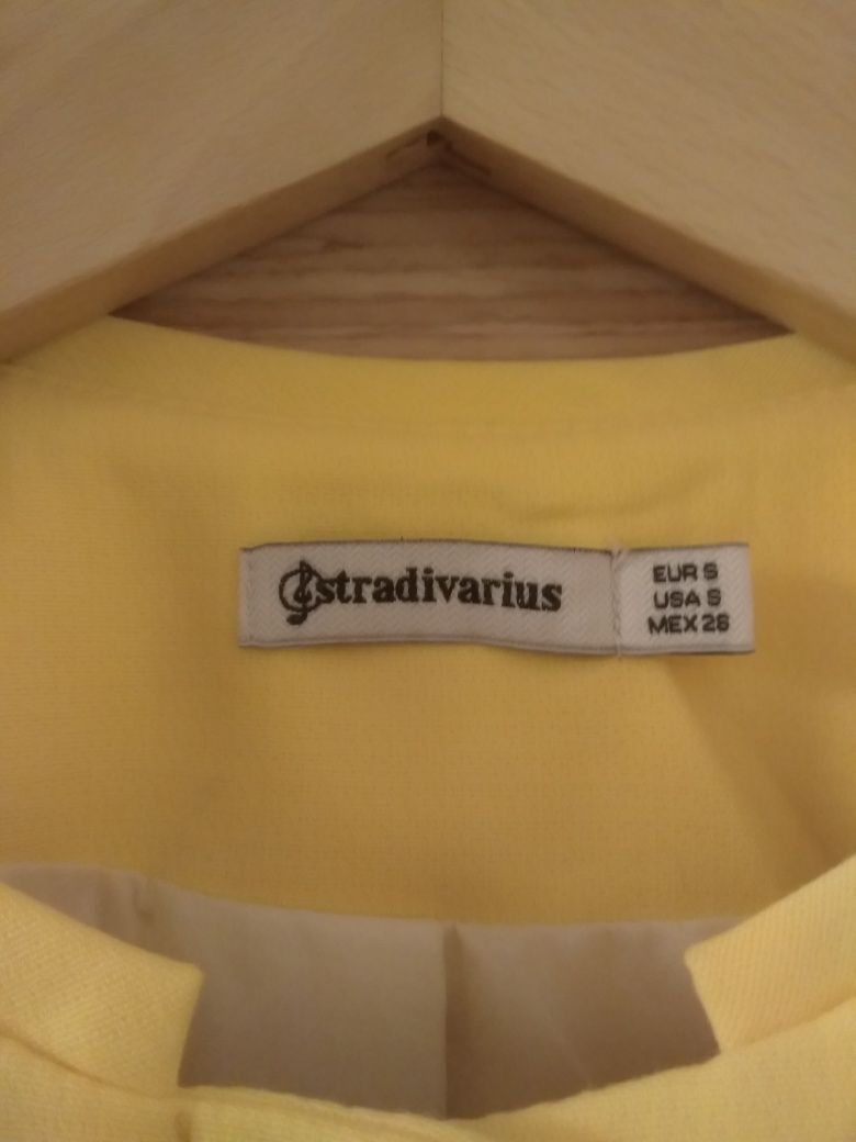 Casaco amarelo Stradivarius