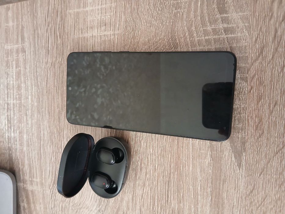 Samsung a05(в комплекте не только телефон) и пабг акк