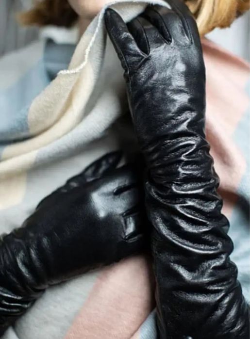 Високі жіночі лакові рукавички