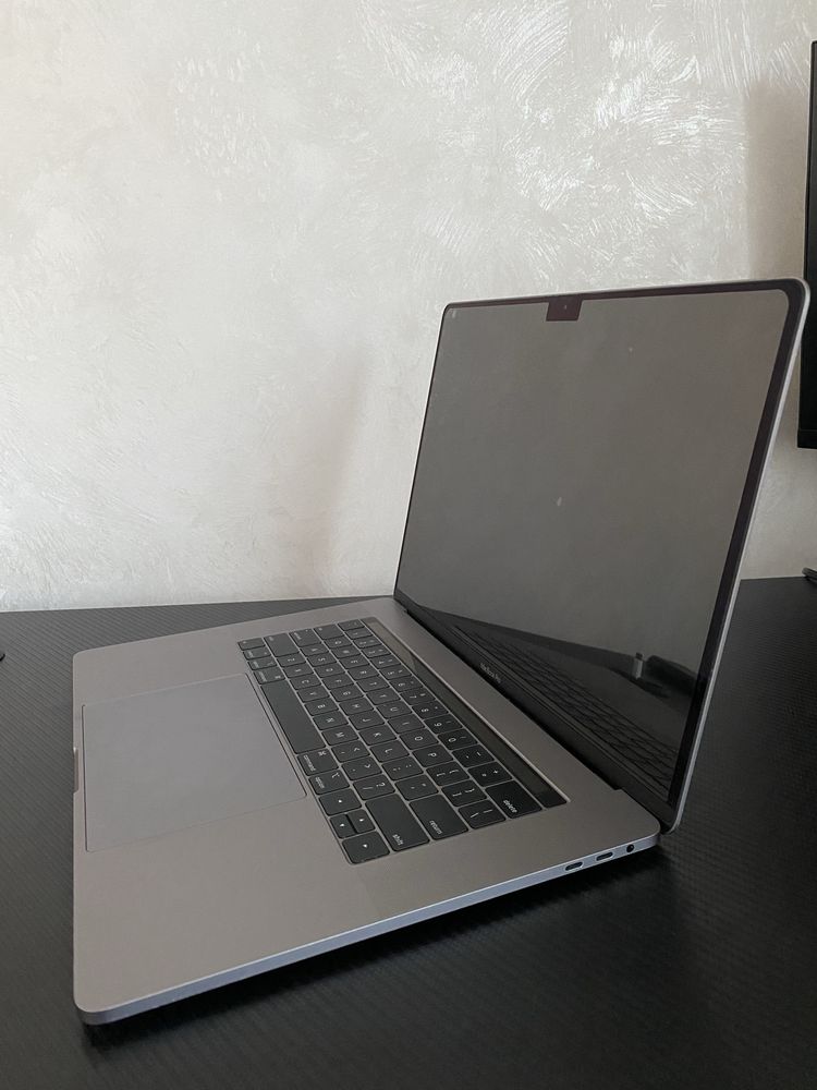Macbook Pro (2018) A1990 i7 32/256gb