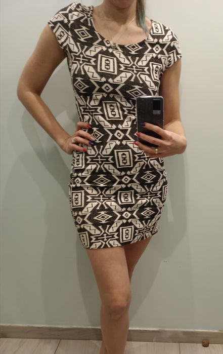 Sukienka mini dzianinowa w azteckie wzory Tally Weijl rozm. S