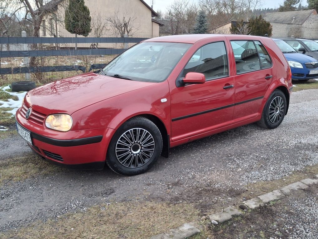 Vw Golf 4 1.6 benzyna Stan bdb do jazdy .
