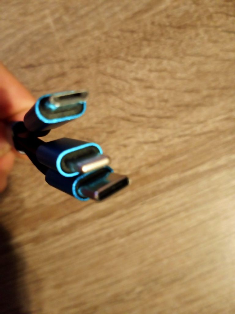 Kabel USB --> Lightning/microUSB/USB-C
