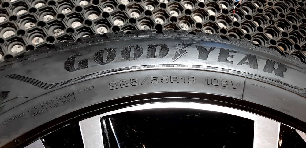FELGI+OPONY 225/55R18 Good Year Zimowe Lexus LBX