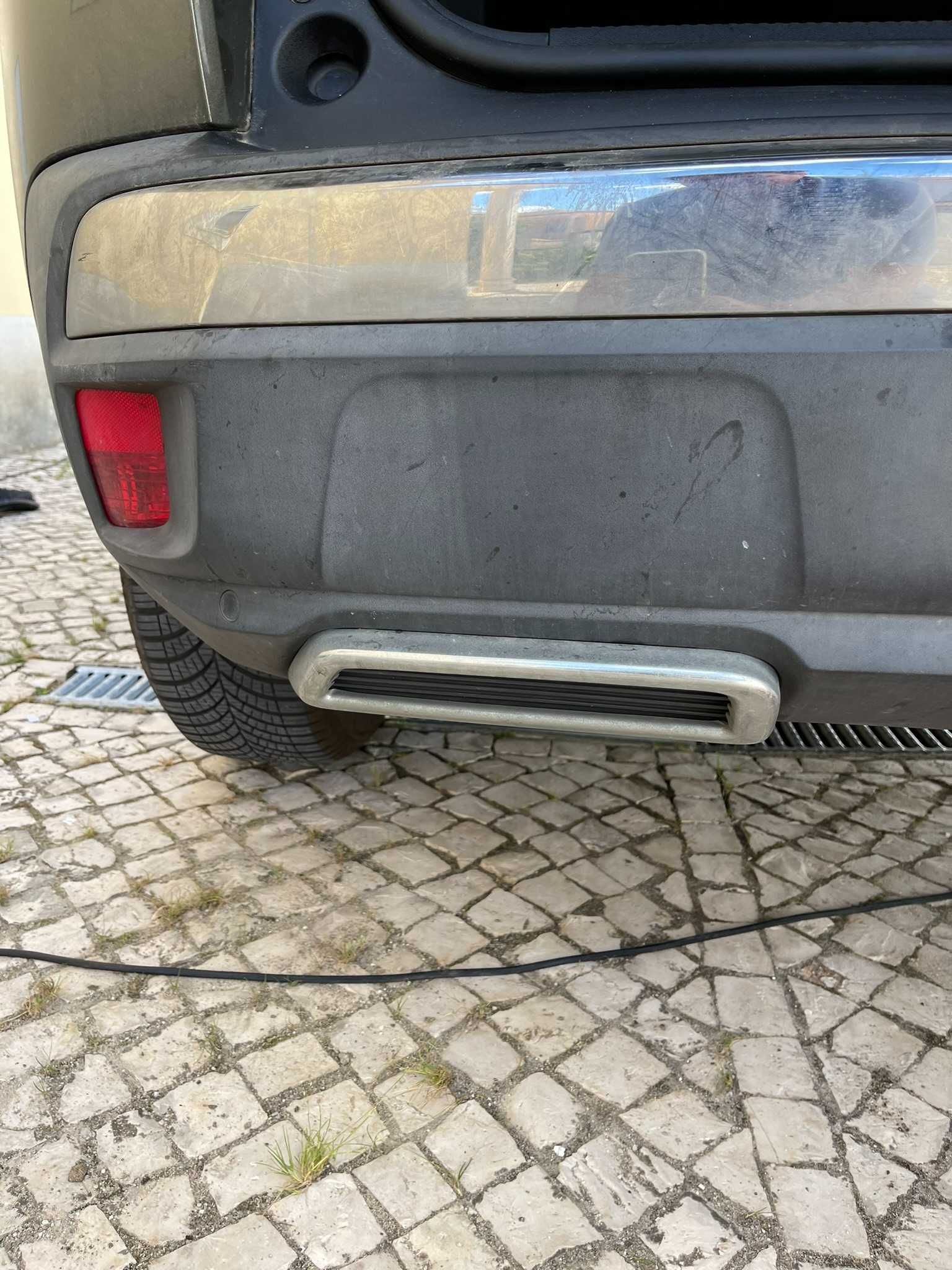 Acessórios cromados para carroçaria Peugeot 3008  bom estado.