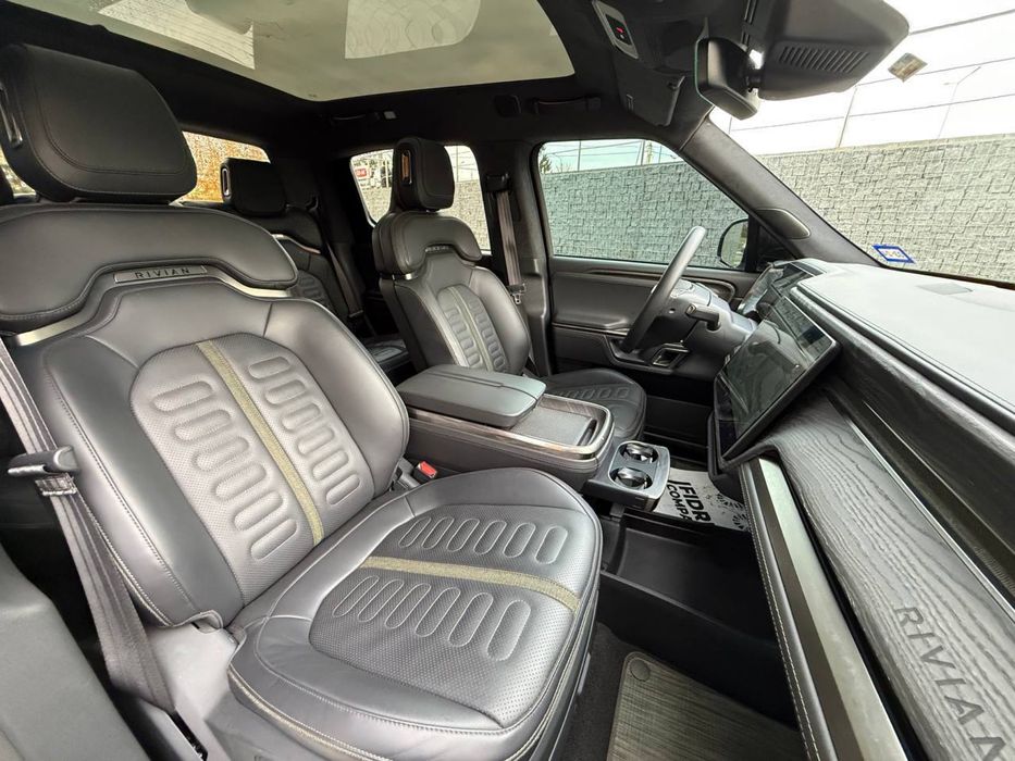 RIVIAN R1T Adventure 2023