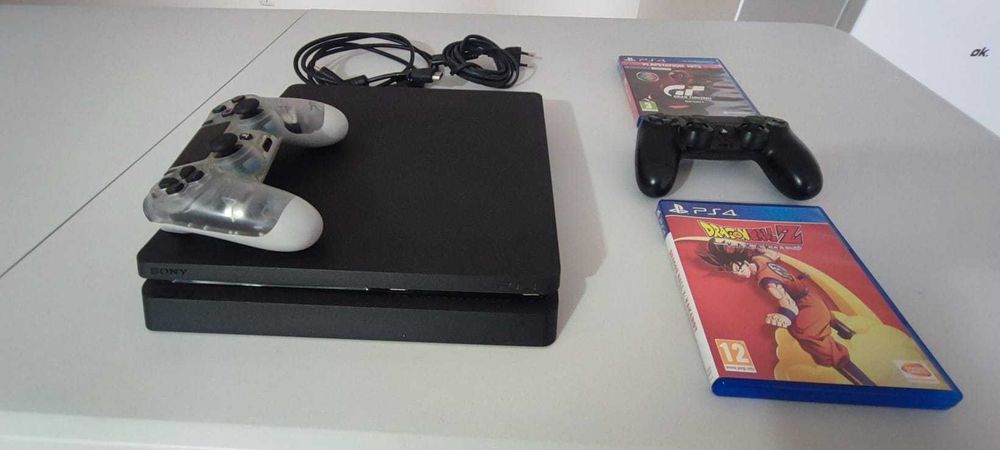 PS4 Slim 500GB + 2 comandos + 2 jogos (DBZK+GTS) – Muito bom estado