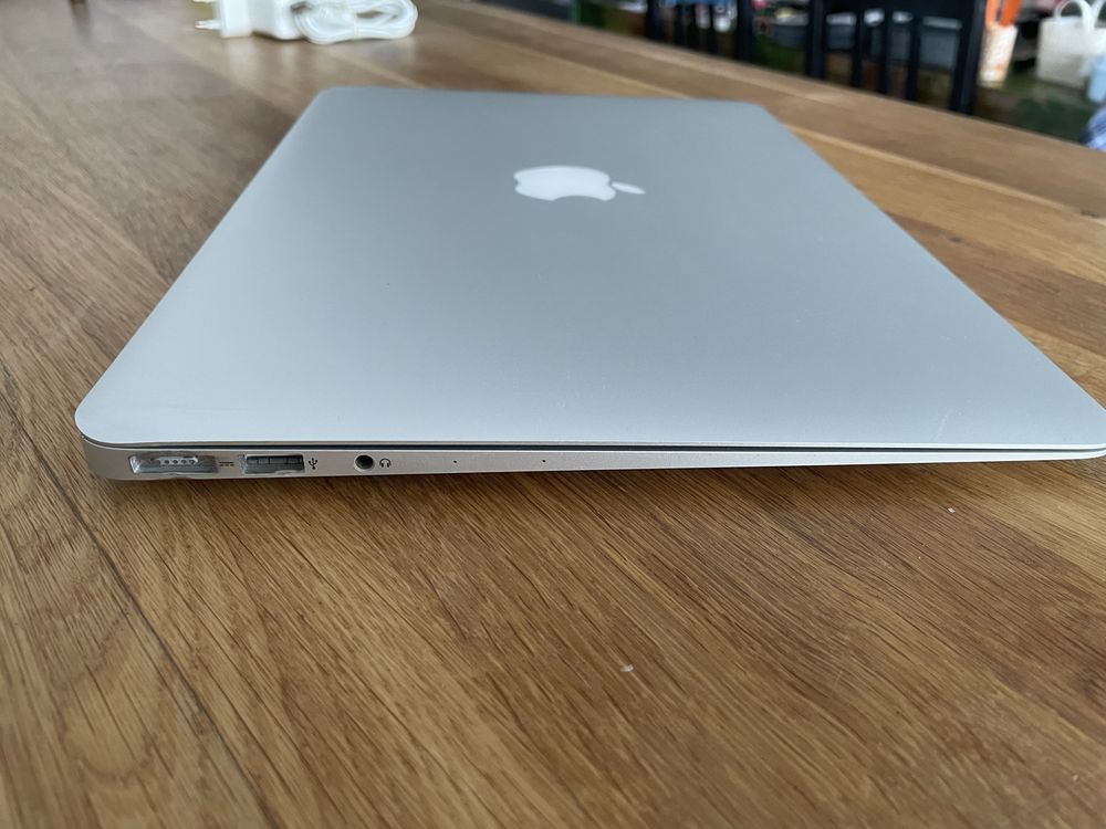 Apple MacBook Air 13 i5 os x Sequoia