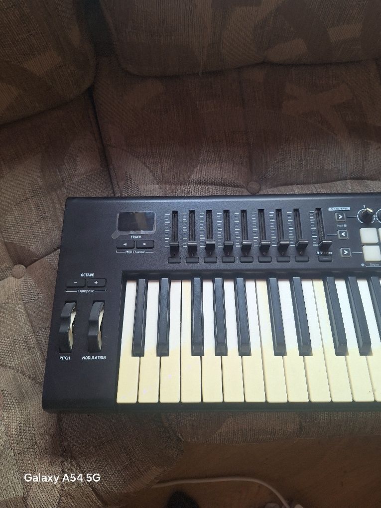 Teclado Novation Lauch key 49
