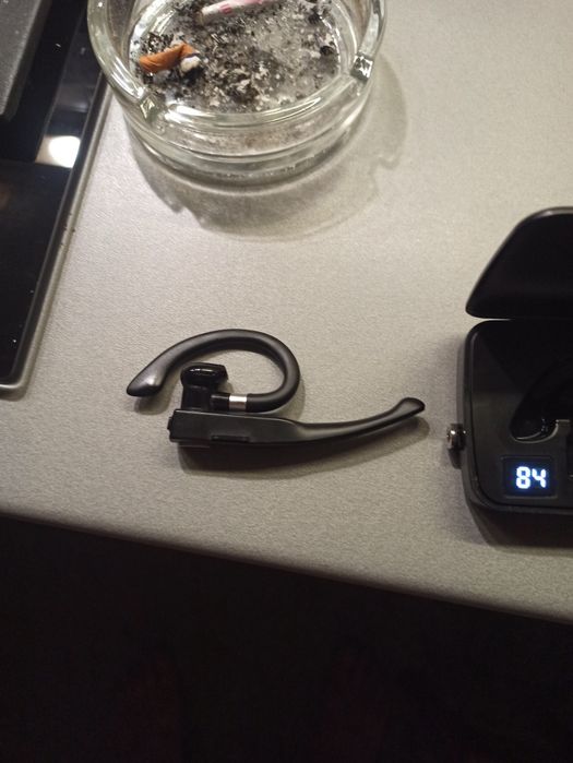 Блютуз гарнитура.