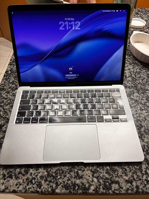 For Sale: MacBook Air M1 2020 (8GB RAM / 512GB SSD)
