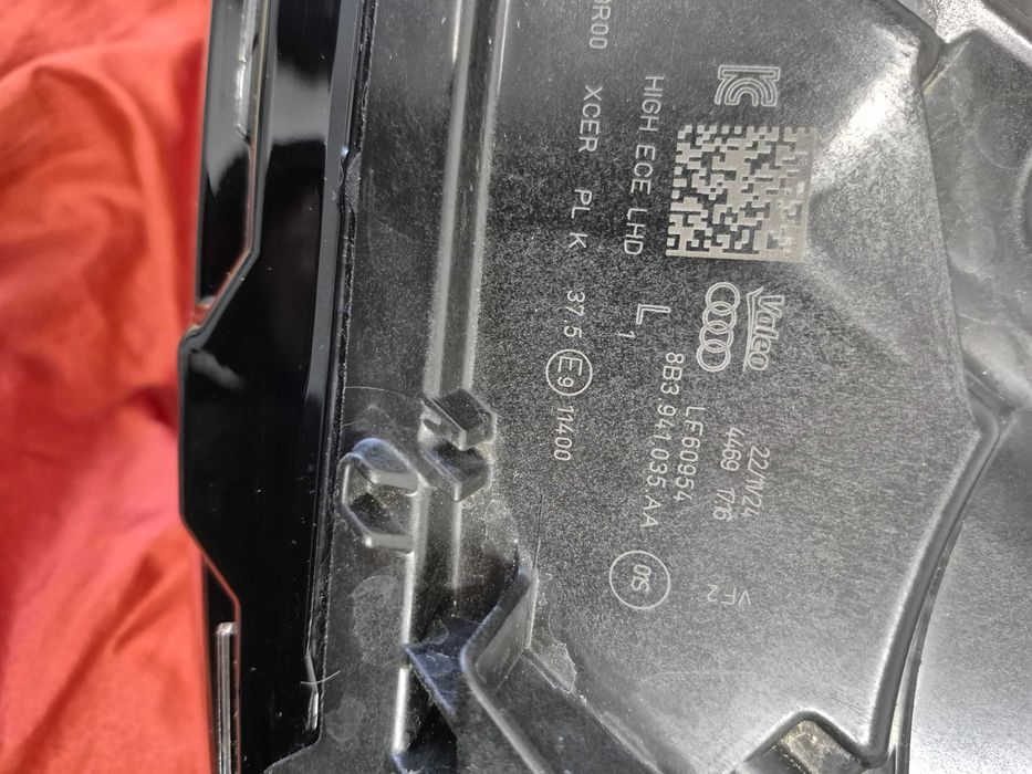 Audi A5 S5 lampa led matrix B10 2024 -2025 ładna 1 uchwyt dolny.