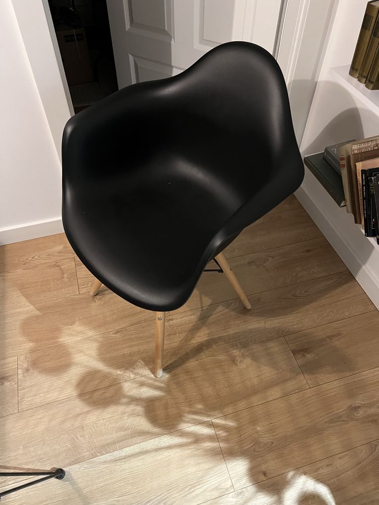 Krzesła skandynawskie czarne