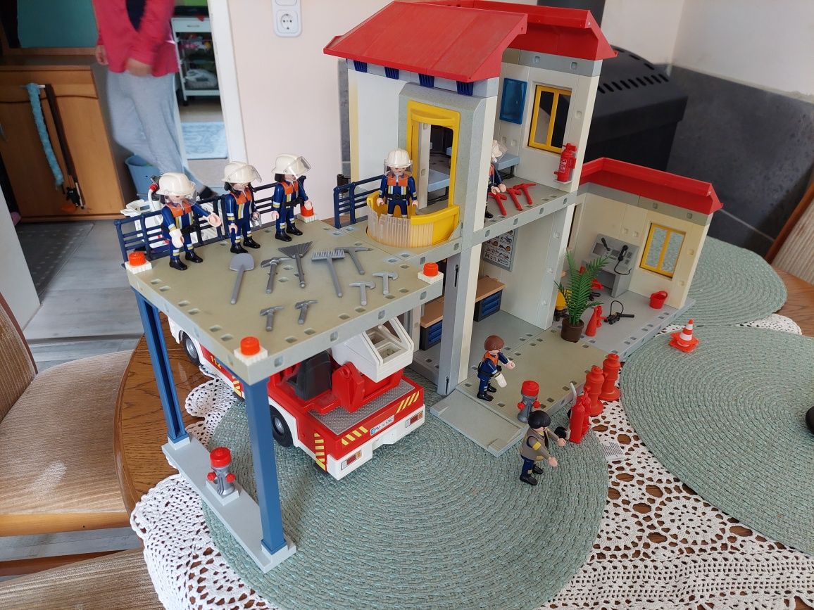 Playmobil remiza strażacka