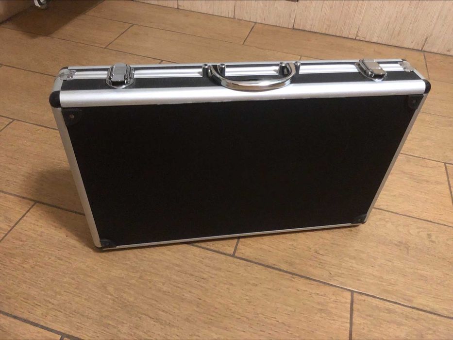 прекрасный подарок для любителей барбекю набор Berghoff в кейсе новый