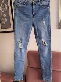 Spodnie jeansowe z rozdarciami