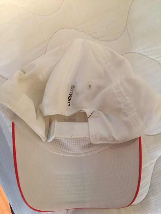 Boné de ténis da Adidas assinado por grandes nomes do circuito ATP