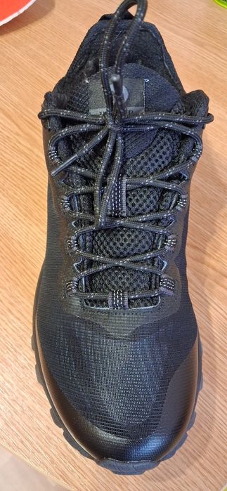 Продам кроссовки