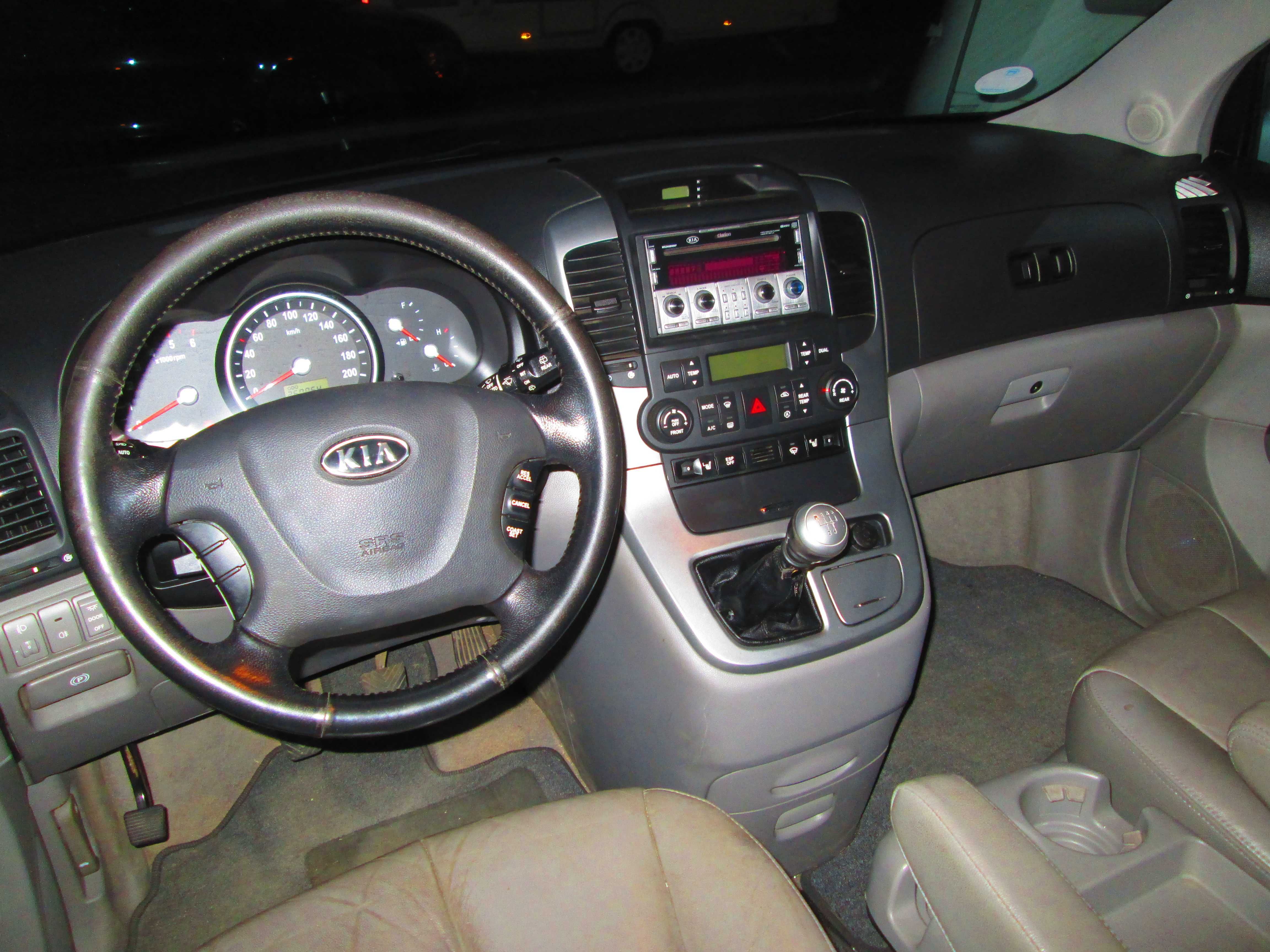 Kia Carnival III van 7 osobowy