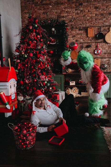 Ваш ведучий на новорічну вечірку !  В подарунок Святий миколай !