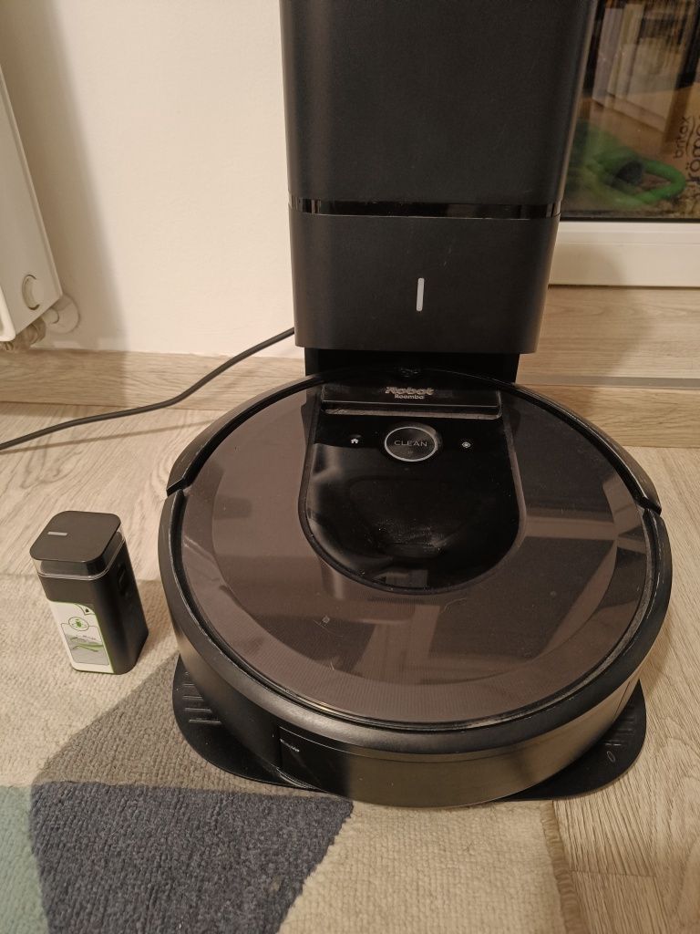 Robot Roomba i7+ ze stacją dokujacą