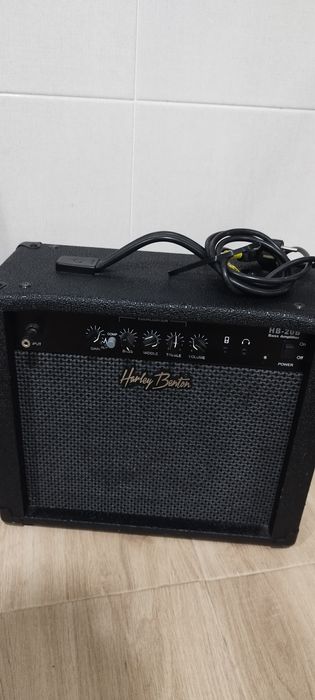 Baixo e amplificador Harley Benton