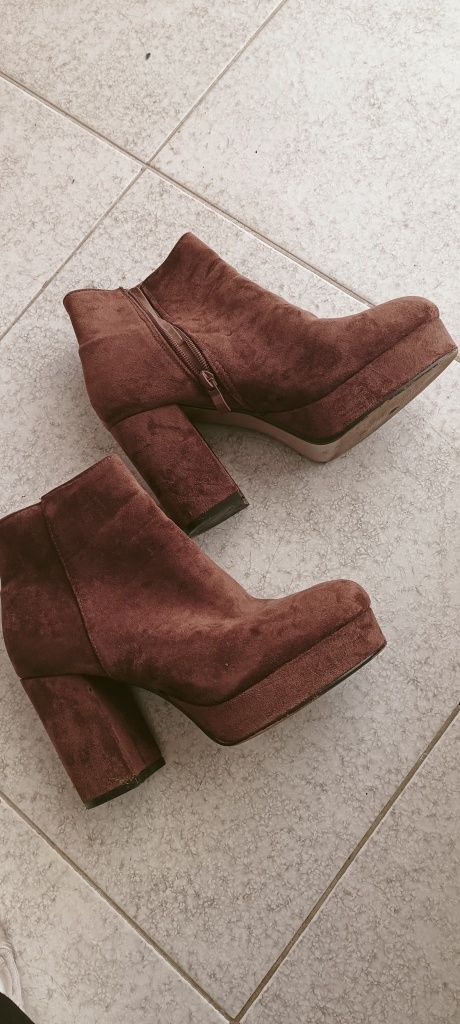 Botas camurça castanhas