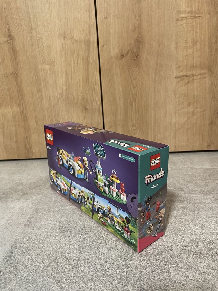 Lego Friends 42609 Samochód elektryczny i stacja ładująca