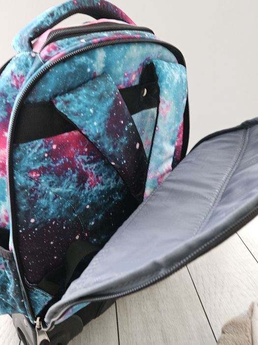 Plecak na kółkach +piórnik st.righ