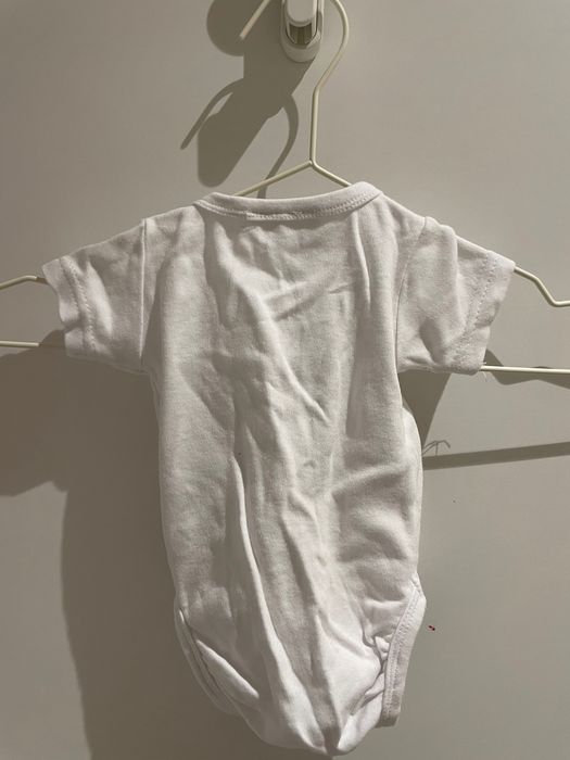 Zestaw sweter i body dla niemowlaka (+ Czapki, skarpetki i rękawiczki)