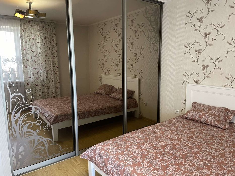 Подобово,погодинно 1кім.квартира р- н Порт-сіті.Вільна на Новий Рік!