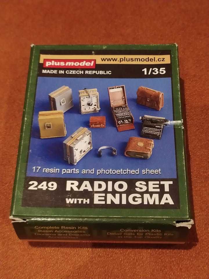 Plus Model 249 Radio set with Enigma 1:35