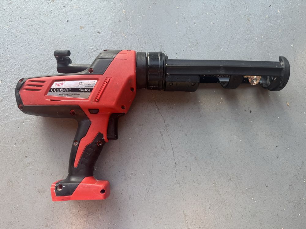 Pistolet do sylikonu Milwaukee C18 PCG