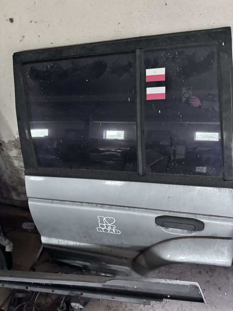 Drzwi lewy i prawy tył Mitsubishi Pajero
