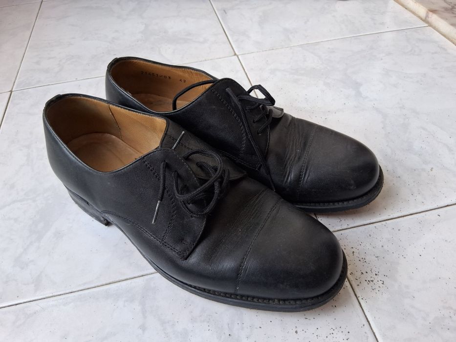 Sapatos derby de homem em pele