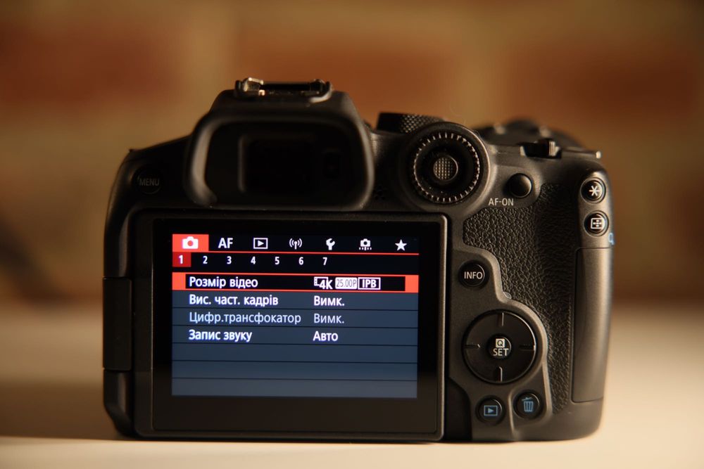 продам камеру Canon R7