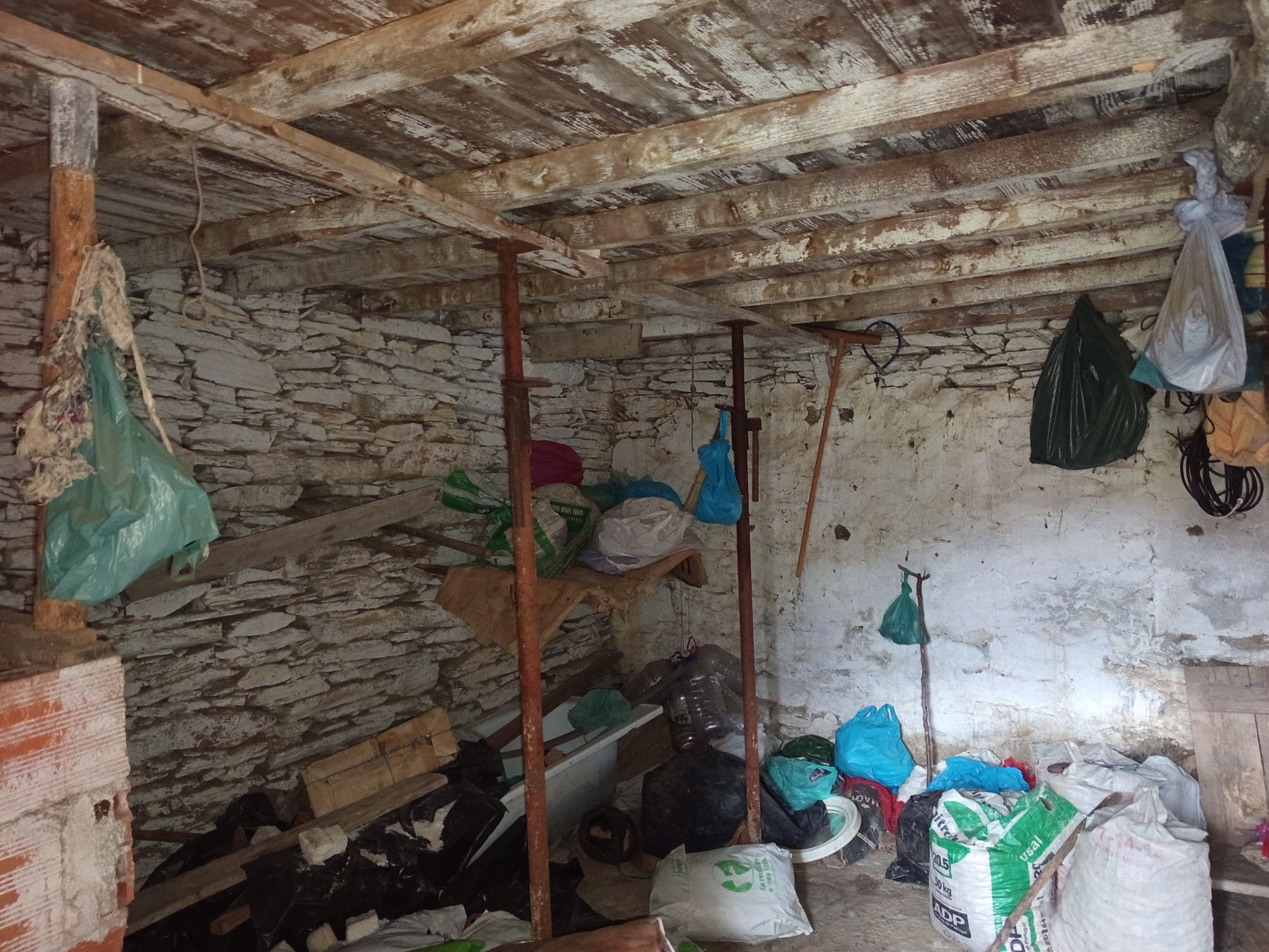 Vendo casa em sequeiros Moncorvo