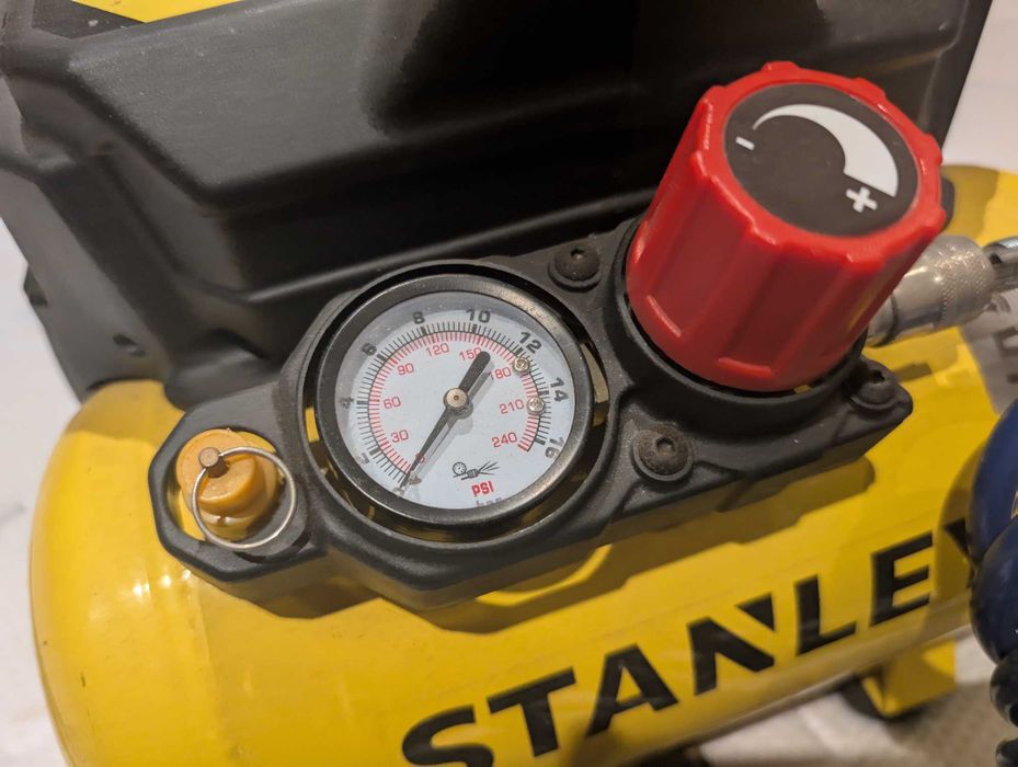 Compressor sem óleo Stanley DST 100/8/6 6L 1CV
