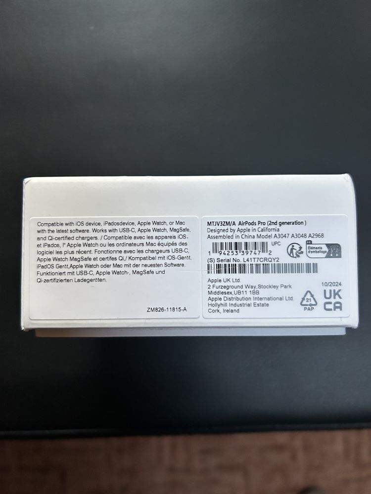 Etui ładujące + pudełko do AirPods Pro 4