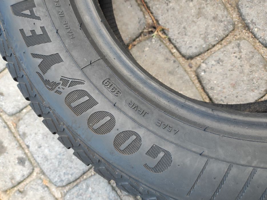 195.65.15 dwie opony Wielosezonowe Goodyear Vector 4 Seasons