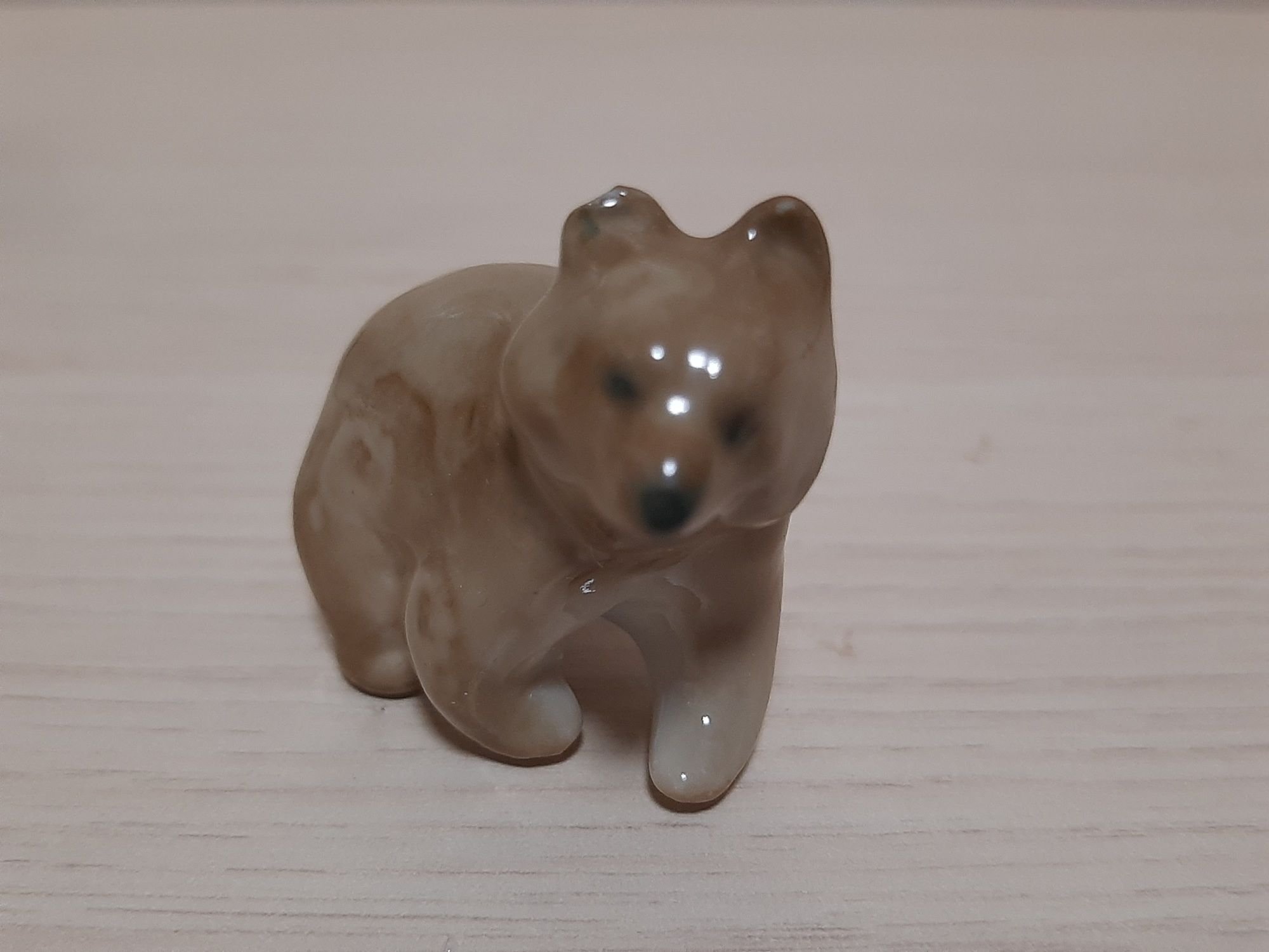 Редкая,винтажная фарфоровая статуэтка-миниатюра"Медведь"Городница
