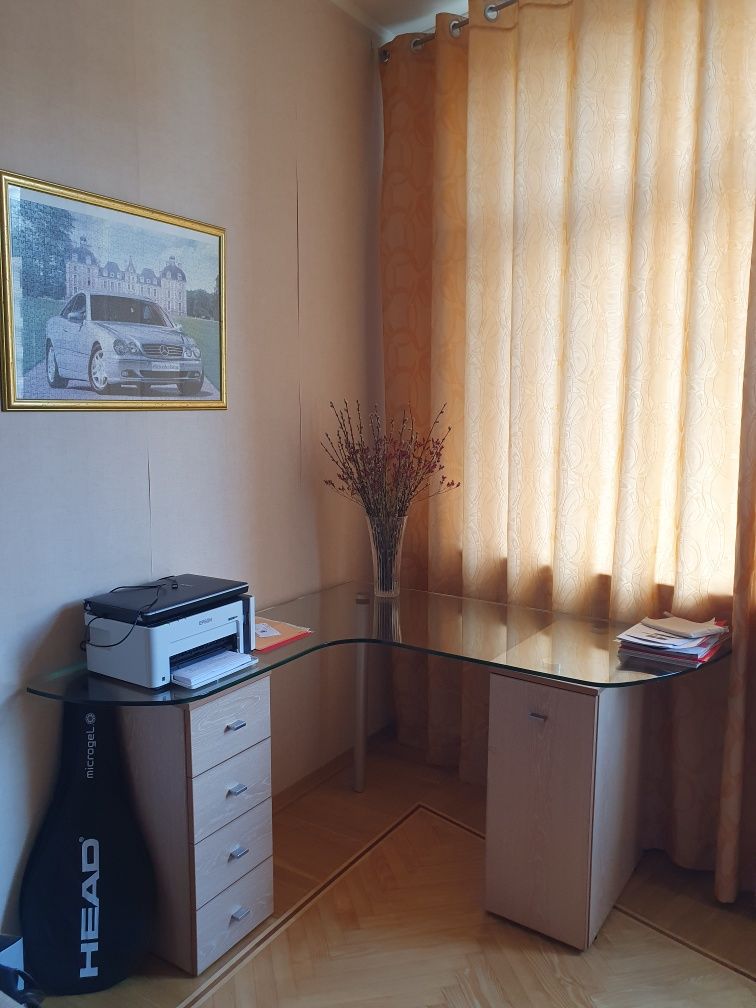 Стіл верх скло низ ДСП самовивіз