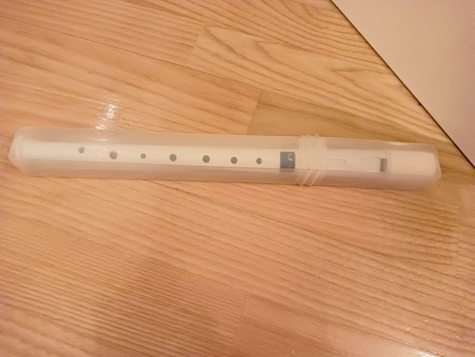 Gama Biały flet lekko obdrapany