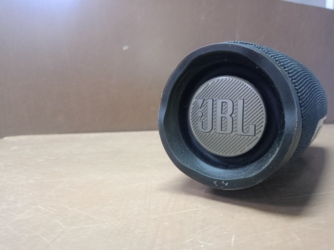 Jbl change 4 black